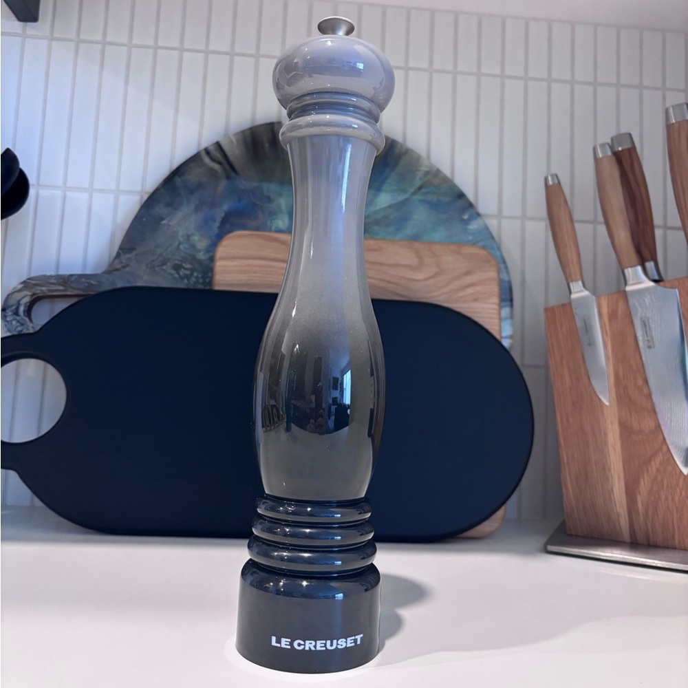 Le Creuset Classic Pepper Mill Grande 12” (30cm) Oyster